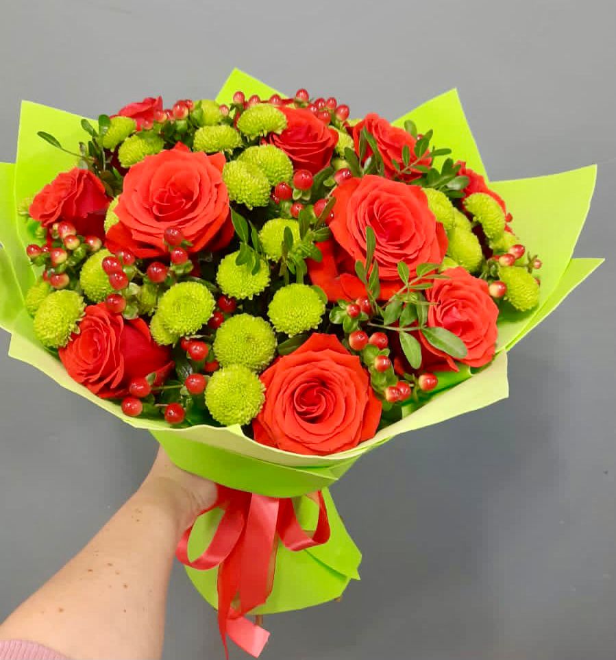 Букет цветов из: Хризантемы и Розы в Нижних-Сергах