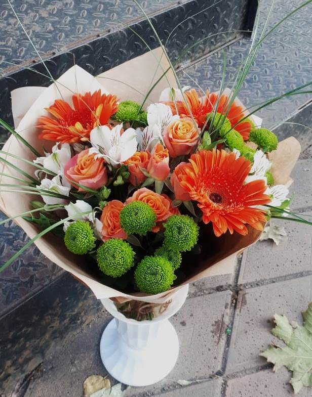 Букет цветов из: Герберы, Хризантемы, Альстромерии и Розы в Нижних-Сергах