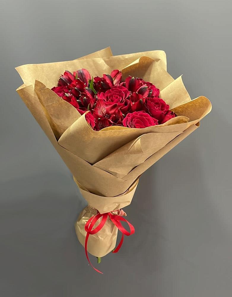 Букет цветов из: Альстромерии и Розы в Нижних-Сергах