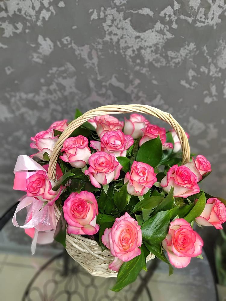 Цветочная композиция из Розы в корзине в Нижних-Сергах