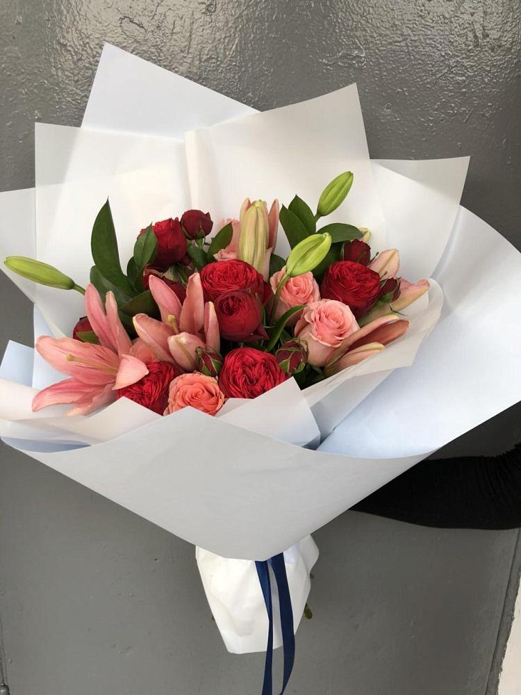 Букет цветов из: Лилии и Розы в Нижних-Сергах