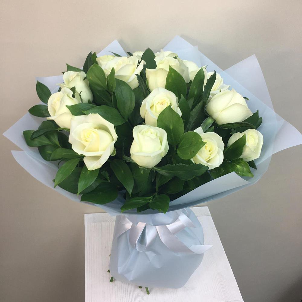 Букет 15 Белых роз Проуд в Нижних-Сергах