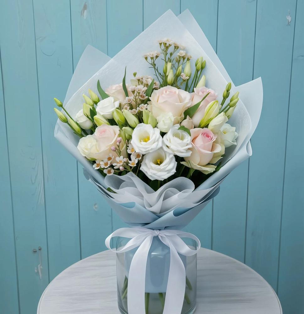 Букет цветов из: Розы и Лизиантусы в Нижних-Сергах