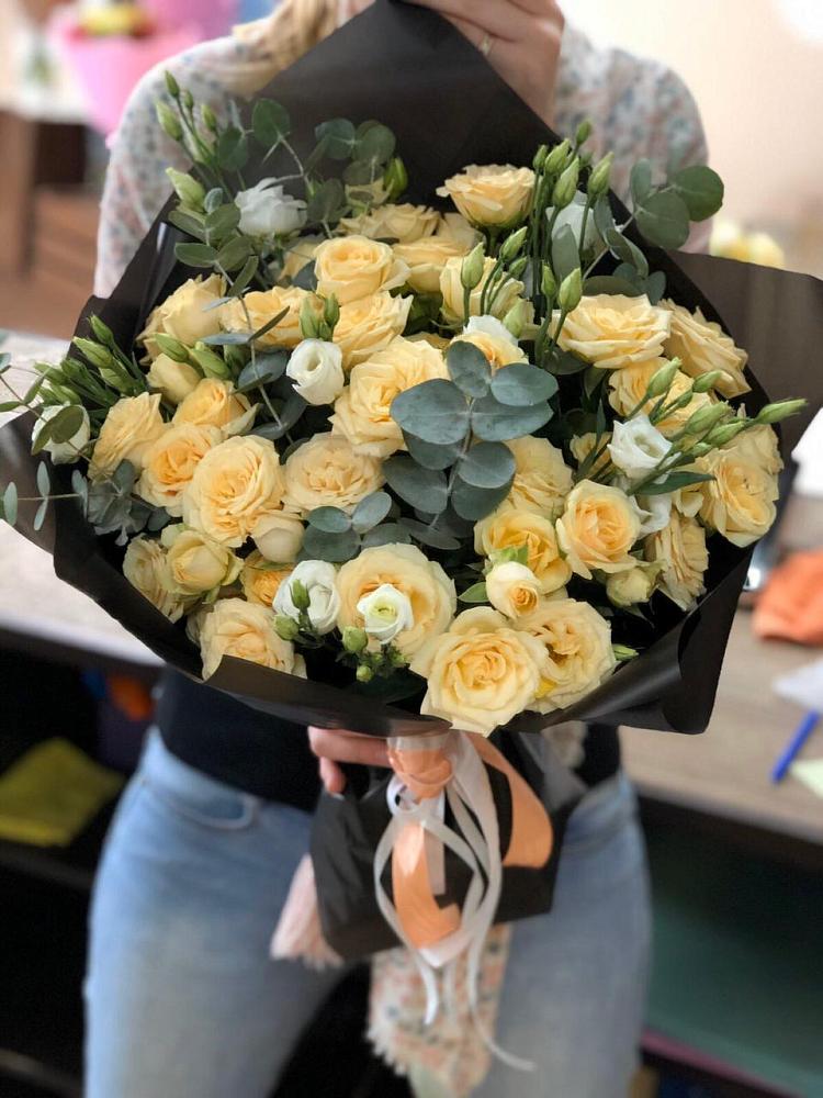 Букет цветов из: Розы и Лизиантусы в Нижних-Сергах