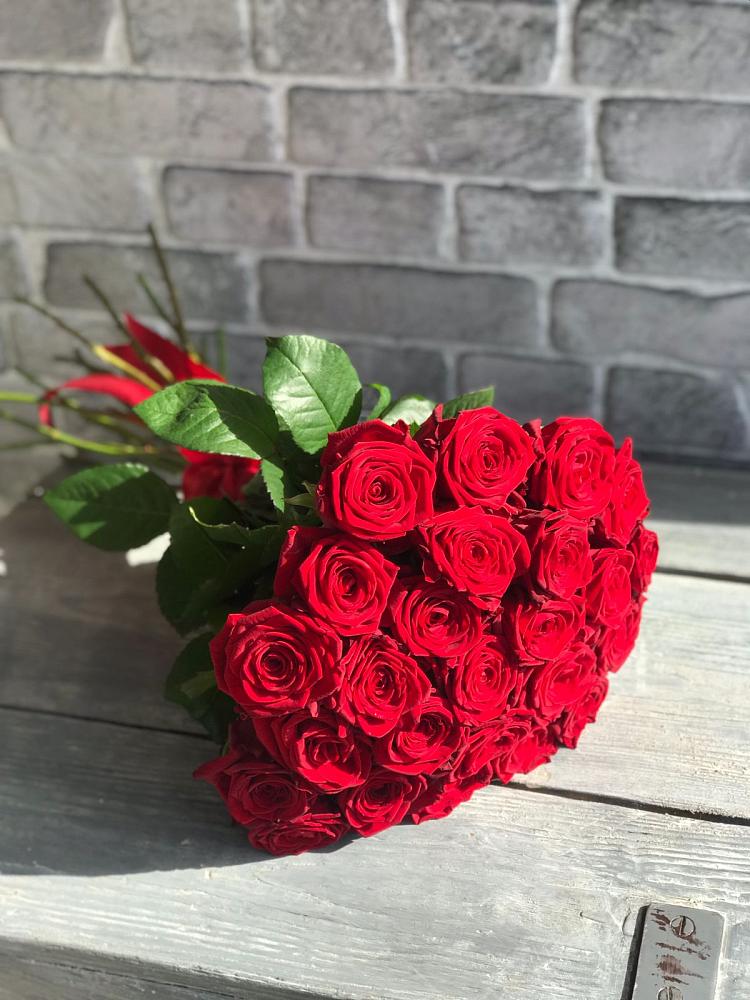Букет Красные розы Фридом в Нижних-Сергах