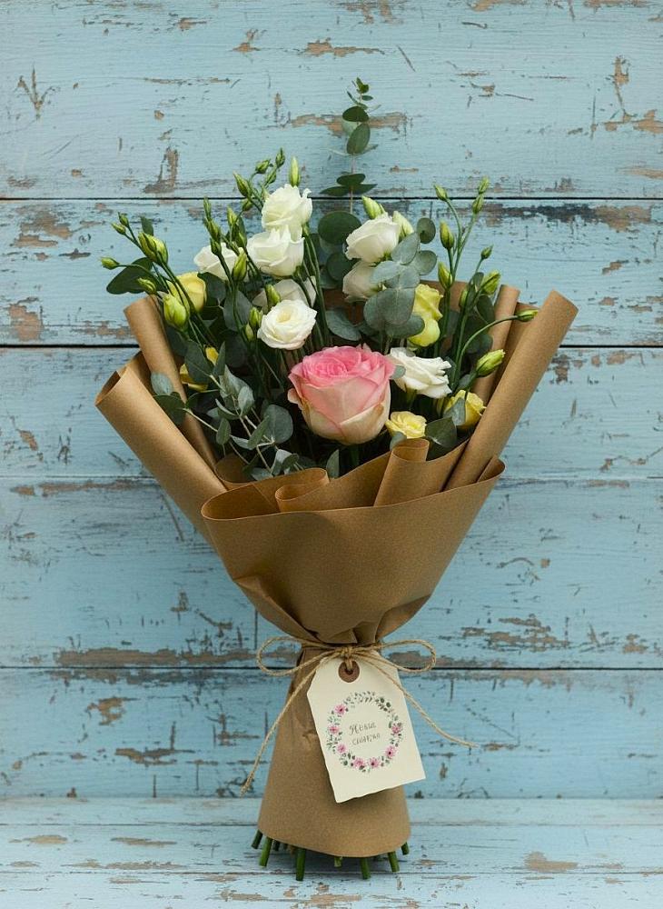 Букет цветов из: Розы и Лизиантусы в Нижних-Сергах