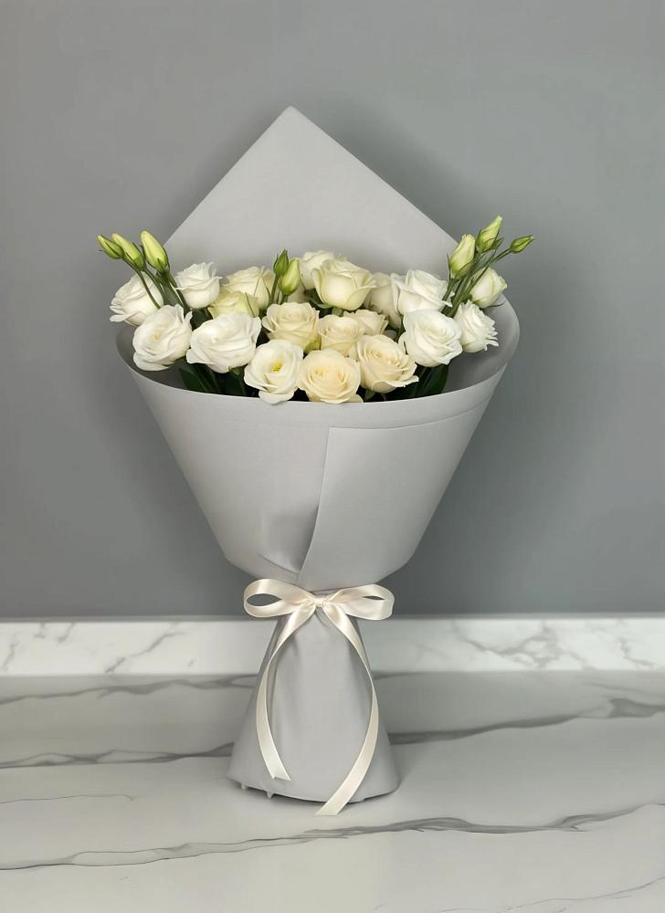 Букет цветов из: Розы и Лизиантусы в Нижних-Сергах