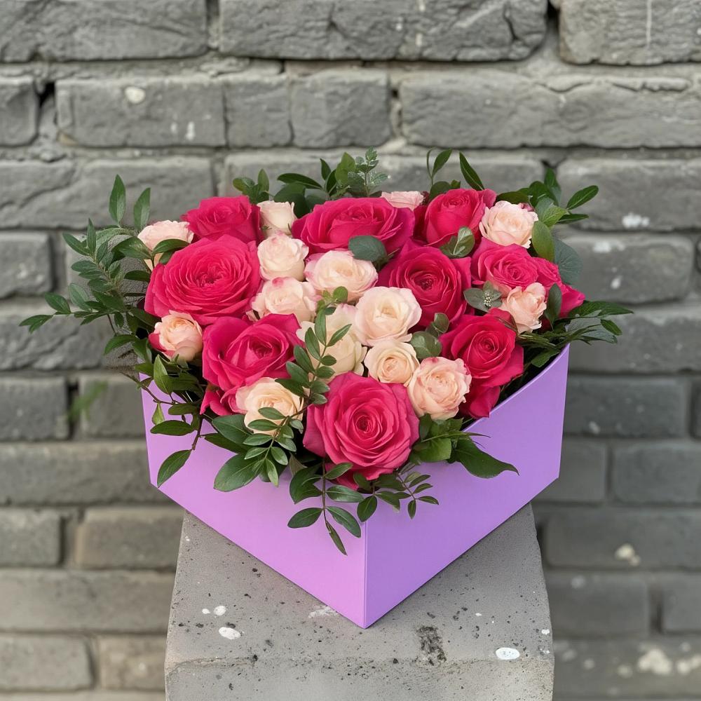 Цветочная композиция из Розы в коробке в Нижних-Сергах