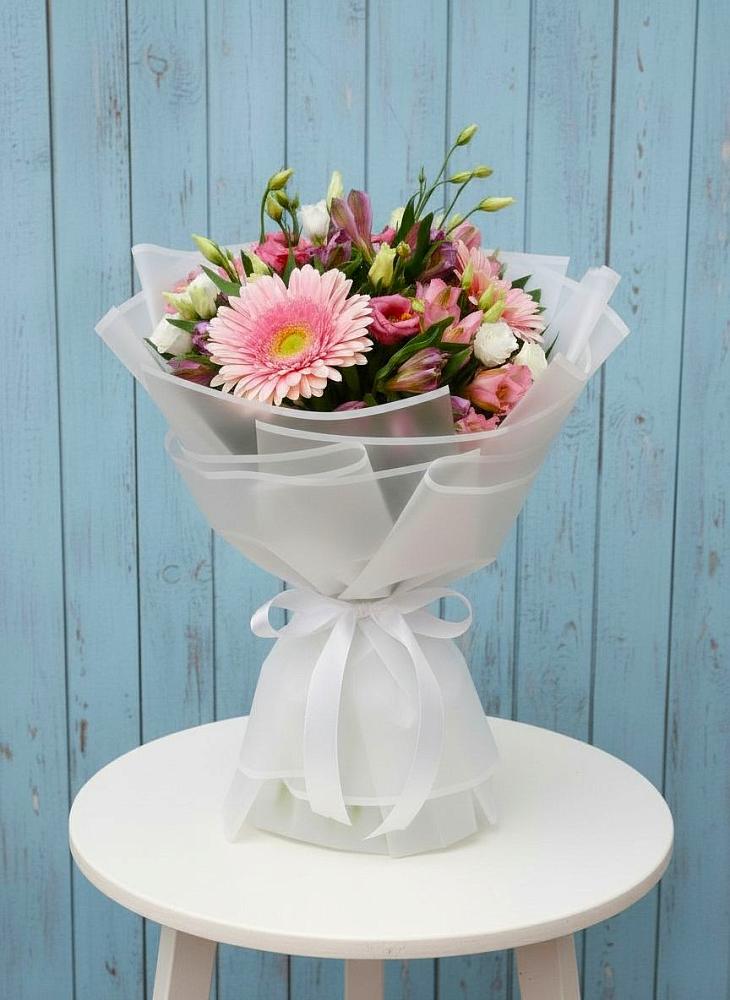 Букет цветов из: Герберы, Альстромерии и Лизиантусы в Нижних-Сергах