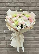 Букет цветов из:  Гвоздики, Розы, Лизиантусы и Хризантемы в Нижних-Сергах
