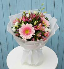 Букет цветов из:  Герберы, Альстромерии и Лизиантусы в Нижних-Сергах