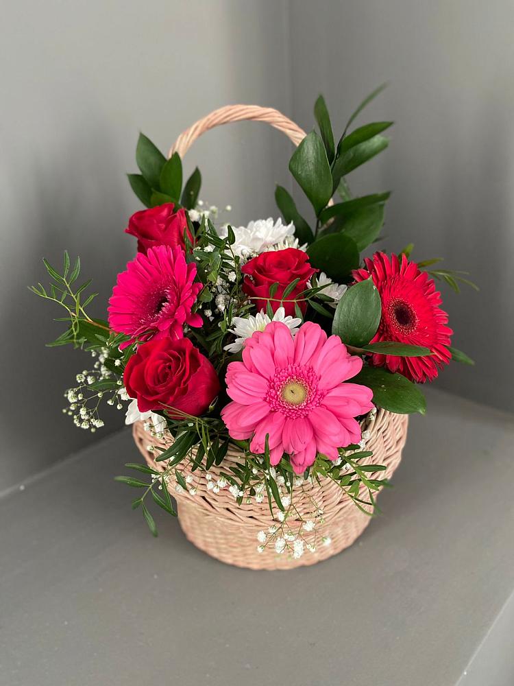 Цветочная композиция из Розы, Хризантемы и Герберы в корзине в Нижних-Сергах