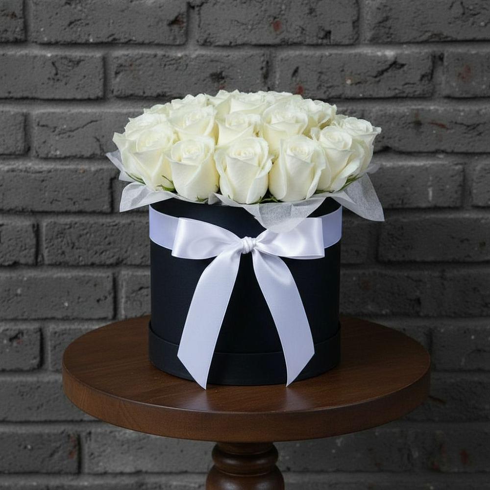 Цветочная композиция из Розы в шляпной коробке в Нижних-Сергах