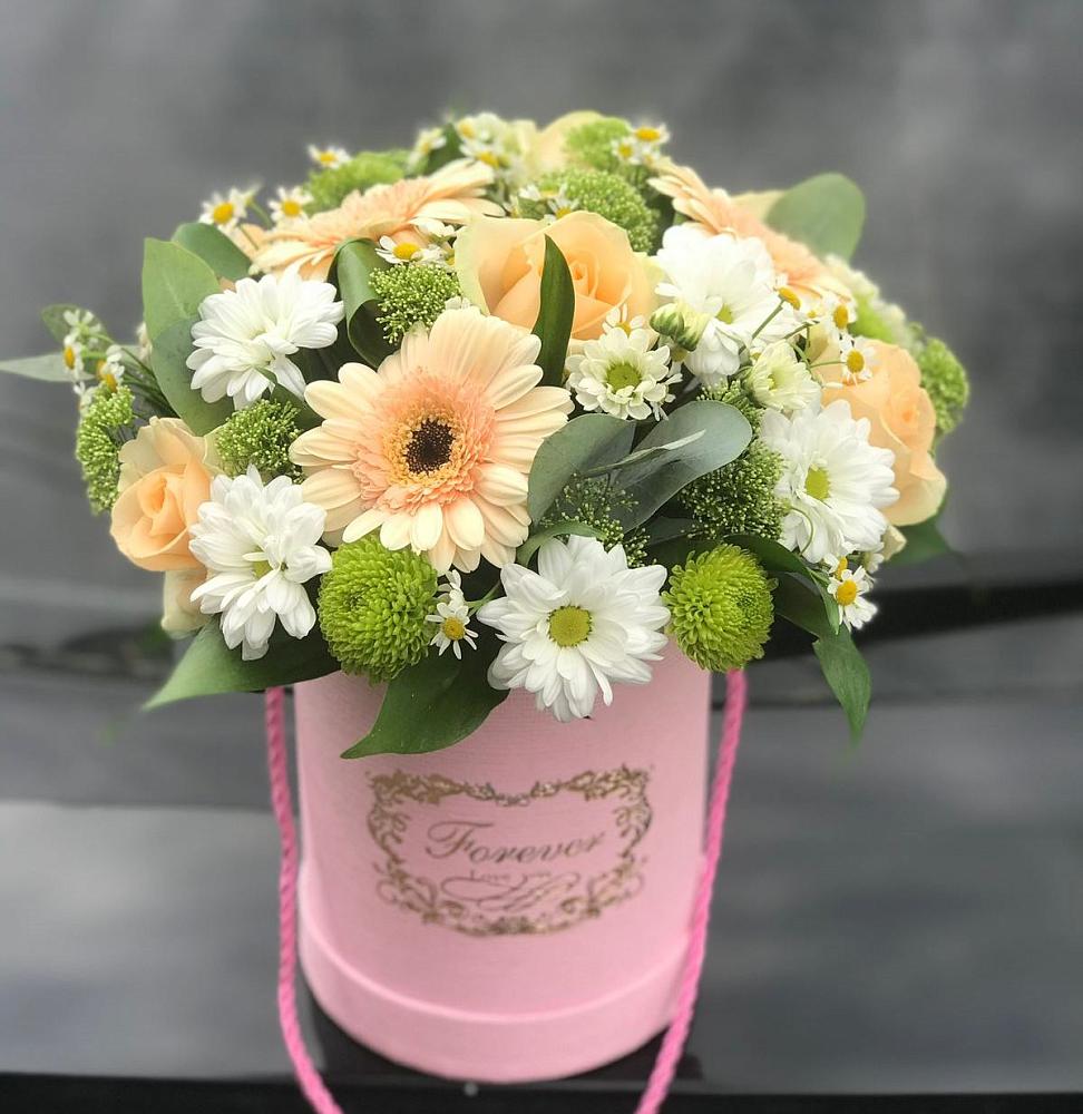 Цветочная композиция из Розы, Герберы и Хризантемы в шляпной коробке в Нижних-Сергах