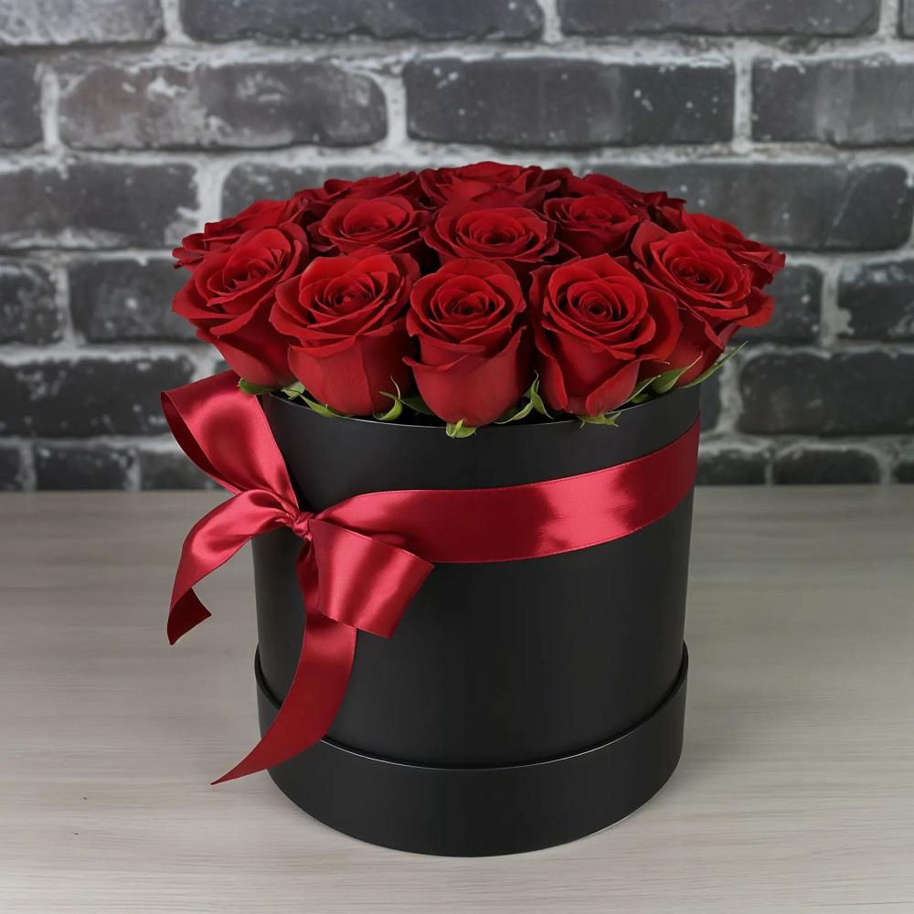 Цветочная композиция из Розы в шляпной коробке в Нижних-Сергах