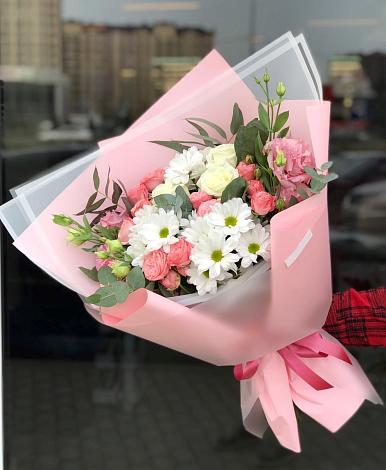 Букет цветов из: Розы, Лизиантусы и Хризантемы в Нижних-Сергах