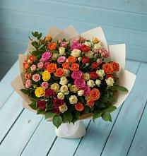 Букет Микс из разноцветных кустовых роз в Нижних-Сергах