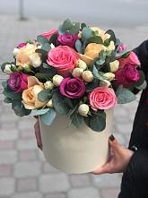 Цветочная композиция из Розы в шляпной коробке в Нижних-Сергах