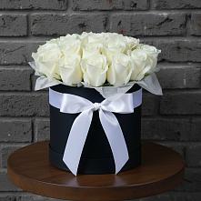 Цветочная композиция из Розы в шляпной коробке в Нижних-Сергах