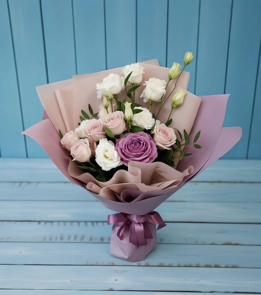 Букет цветов из: Розы и Лизиантусы в Нижних-Сергах